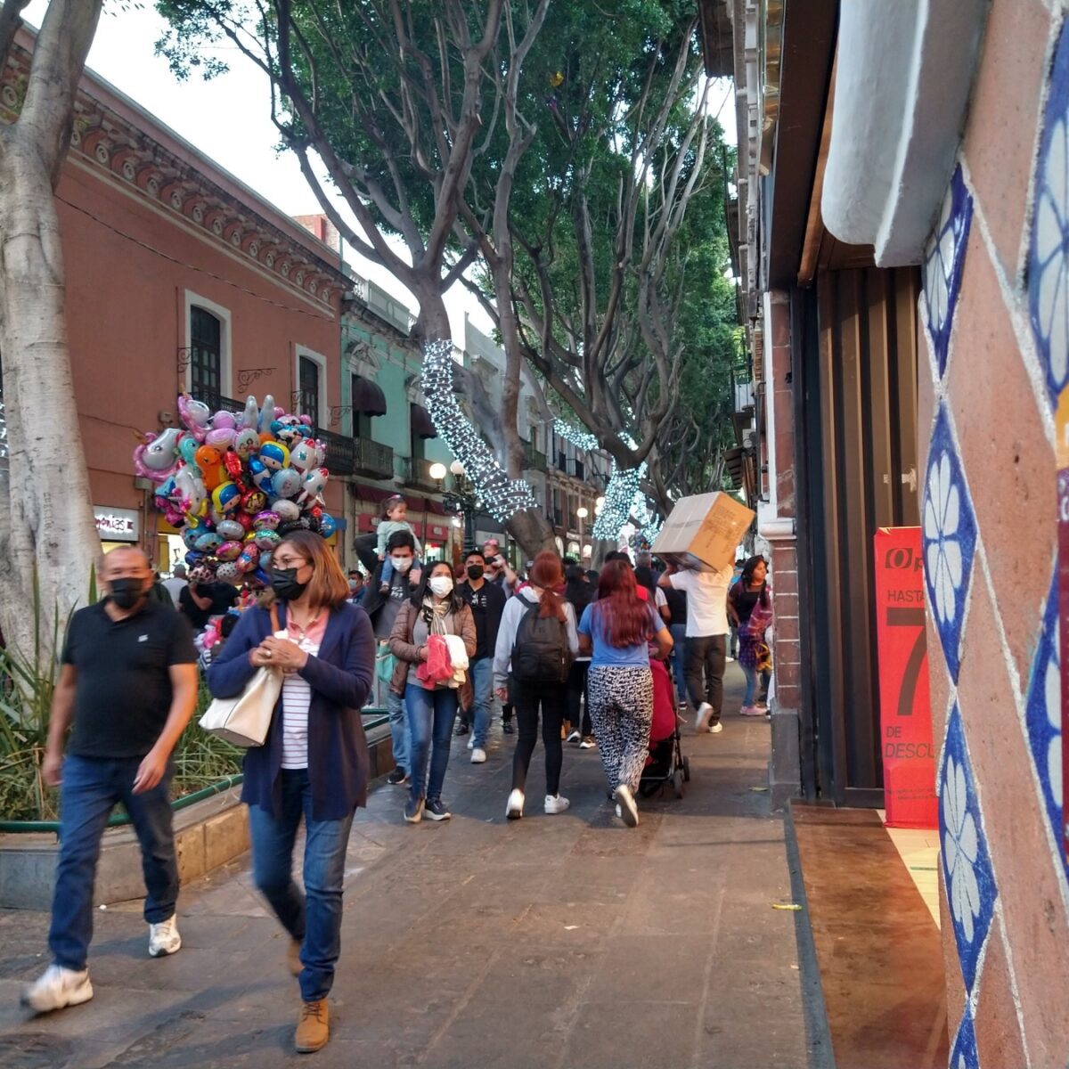 Calle 5 de Mayo, bullicio de la ciudad – Identidad Puebla